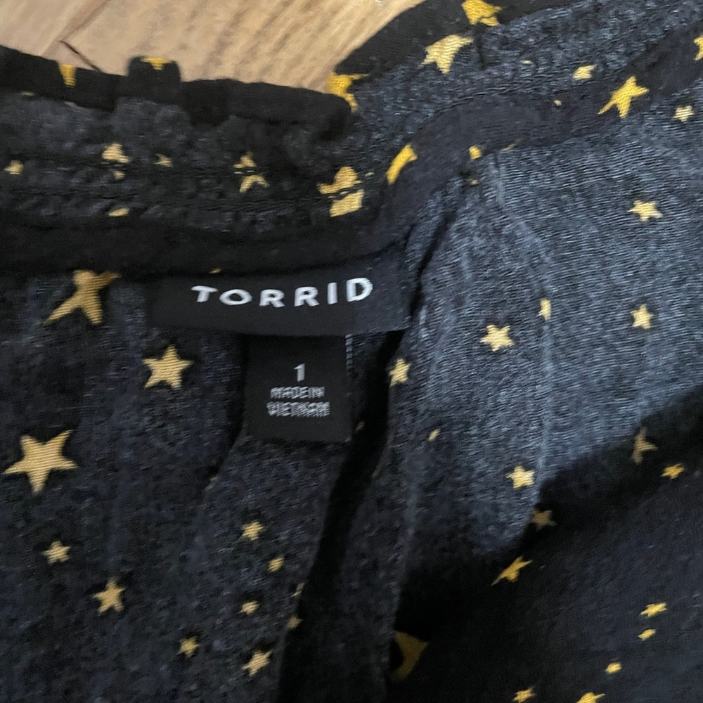 Torrid Black Yellow Star Print Celestial Babydoll Blouse V-Neck Ruffle Womens 1X - Picture 2 of 7